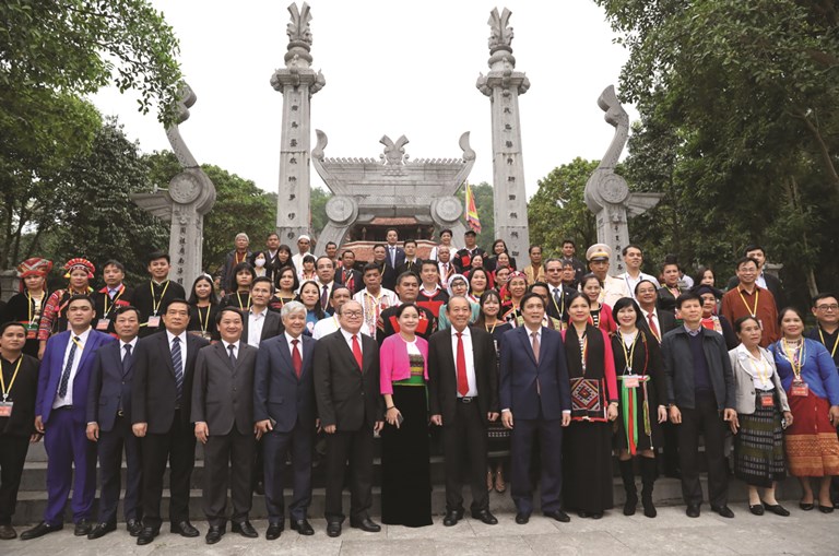 anh-dan-toc.jpg
